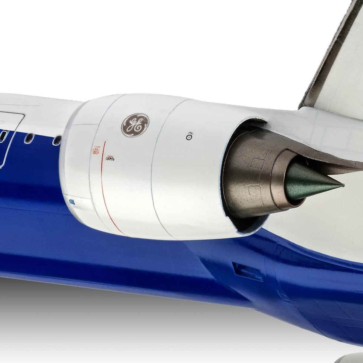 undefined - 53629_Revell_1_144_Boeing_777ER_VSU04945.jpg