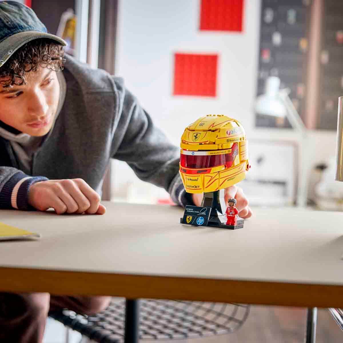 undefined - 538f5_LEGO_Editions_Scuderia_Ferrari_HP_Lewis_Hamilton_K.jpg