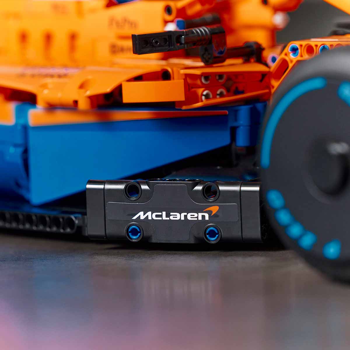 undefined - 53a4c_LEGO_Technic_McLaren_Formula_1_Yaris_Arabasi_42141.jpg