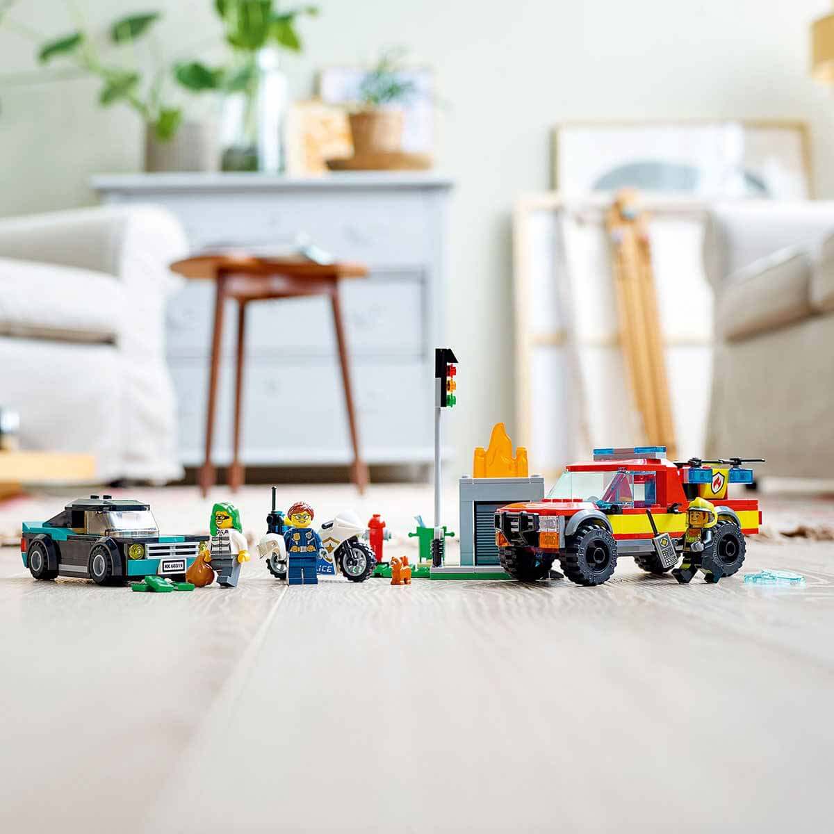 undefined - 552f0_LEGO_City_Itfaiye_Kurtarma_Operasyonu_ve_Polis_Tak.jpg