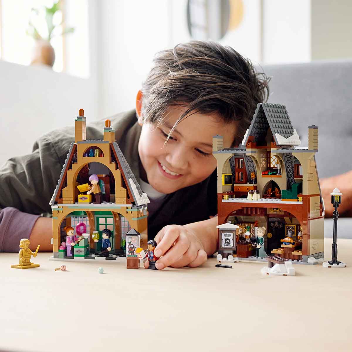 undefined - 56b59_LEGO_Harry_Potter_Hogsmeade_Koyu_Ziyareti_76388.jpg