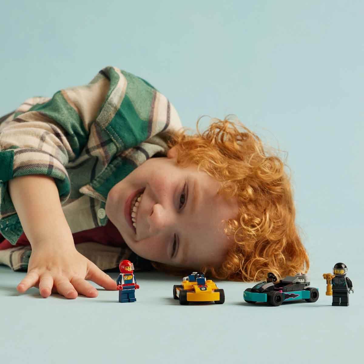 undefined - 56b97_LEGO___City_Go-Kartlar_ve_Yaris_Suruculeri_60400_.jpg