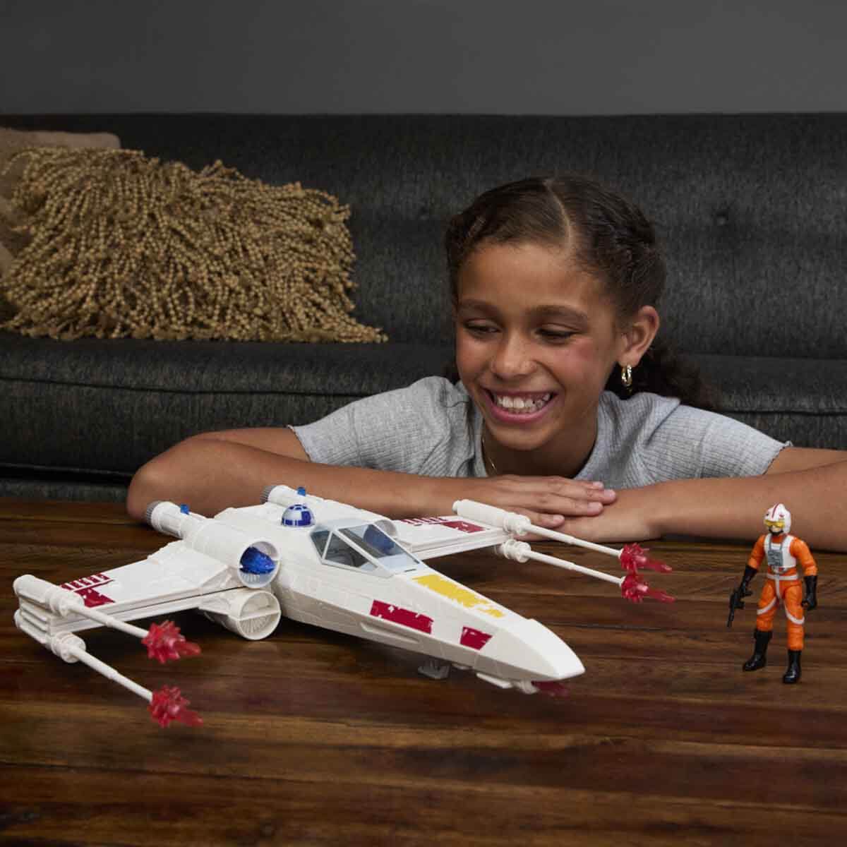undefined - 56cc4_Star_Wars_Luke_Skywalker_Figuru_ve_XWing_Araci_.jpg