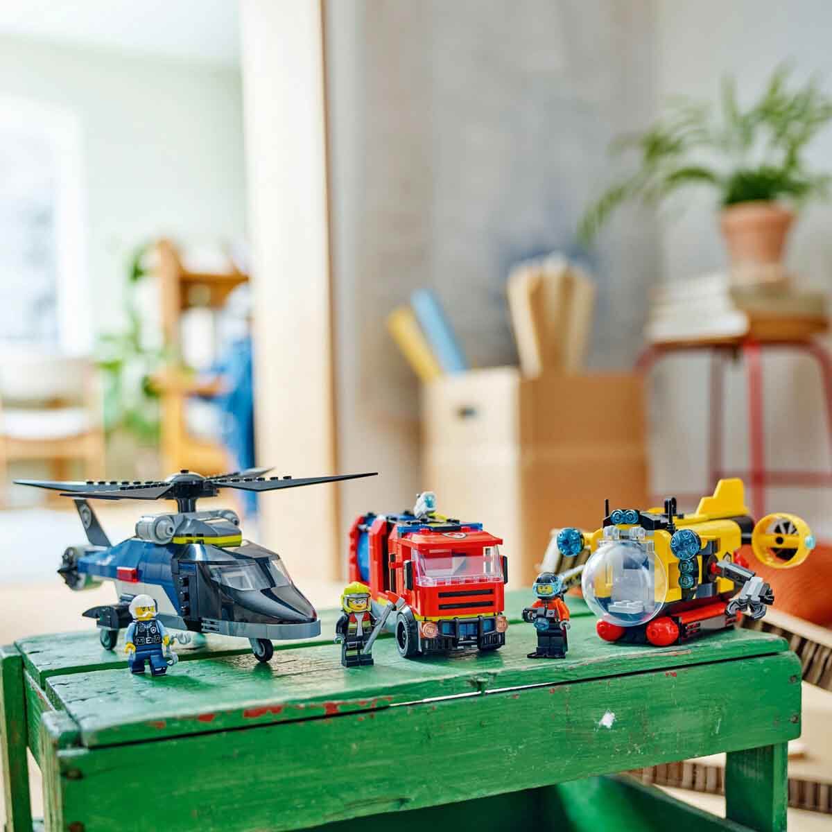 undefined - 5976b_LEGO_City_Helikopter_Itfaiye_Kamyonu_ve_Denizalti_.jpg
