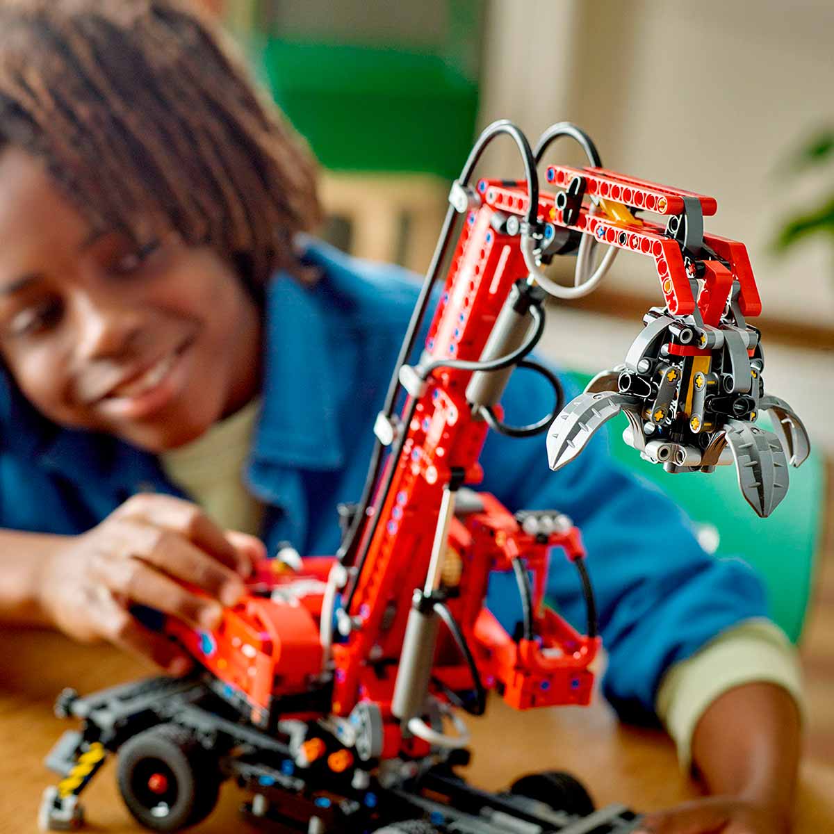undefined - 59ec1_LEGO_Technic_Malzeme_Ellecleyici_42144.jpg