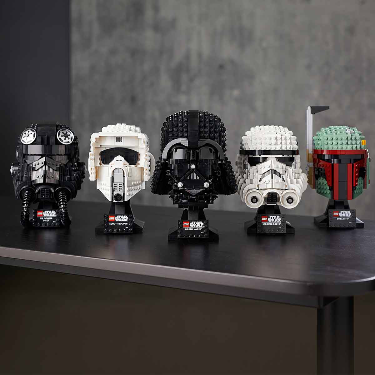 undefined - 5b70f_LEGO_Star_Wars_Darth_Vader_Kaski_75304.jpg