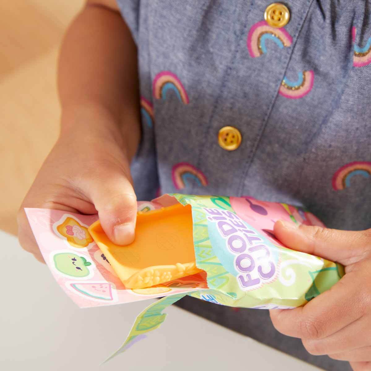 undefined - 5cd62_Baby_Alive_Foodie_Cuties_Surpriz_Canta_Tatlilar_S1.jpg