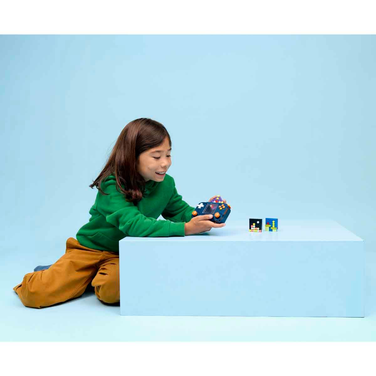 undefined - 5f9f5_LEGO_Creator_3u_1_Arada_Retro_Oyun_Konsolu_31380_.jpg