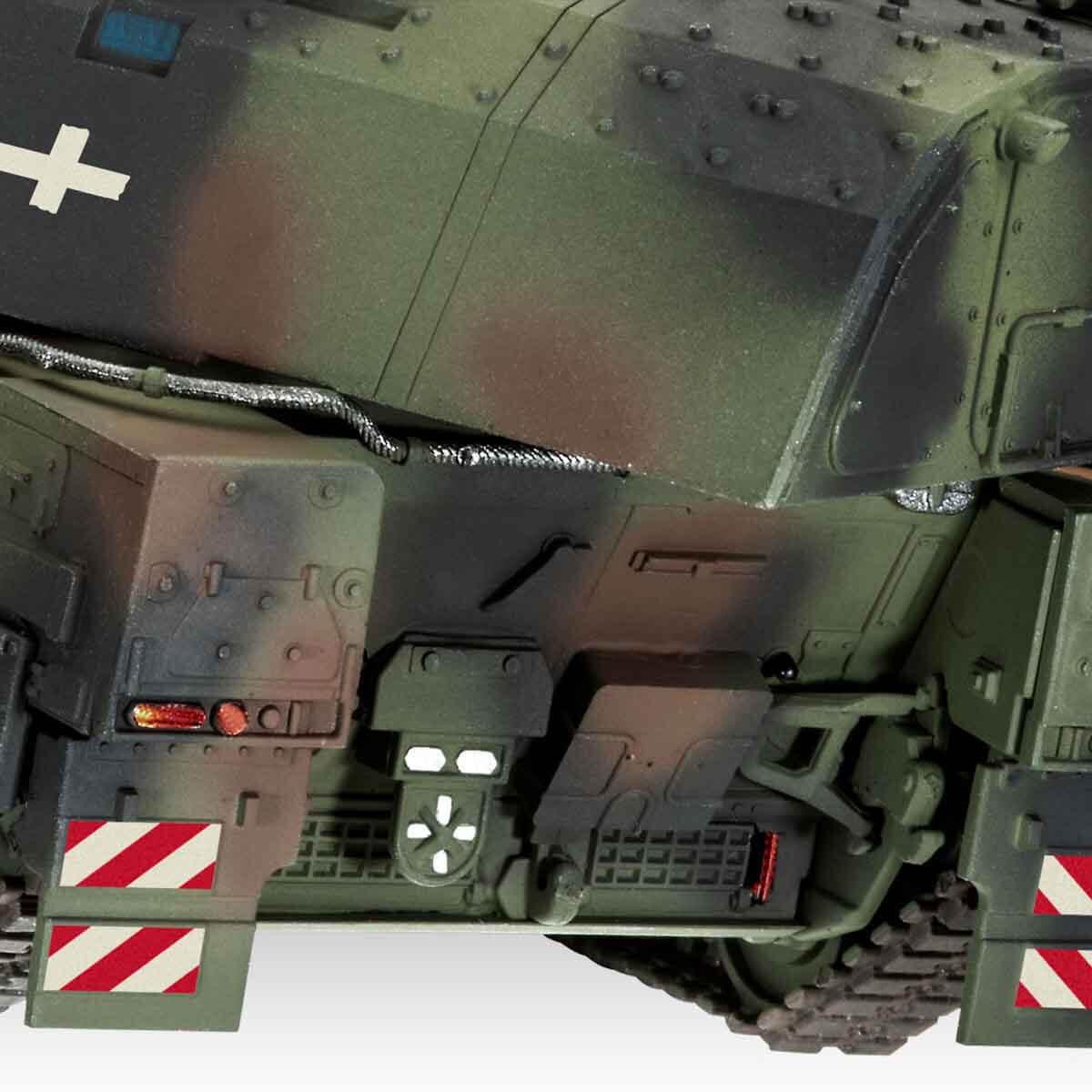 undefined - 60e67_Revell_172_Panzerhaubitze_2000_VSO03347.jpg