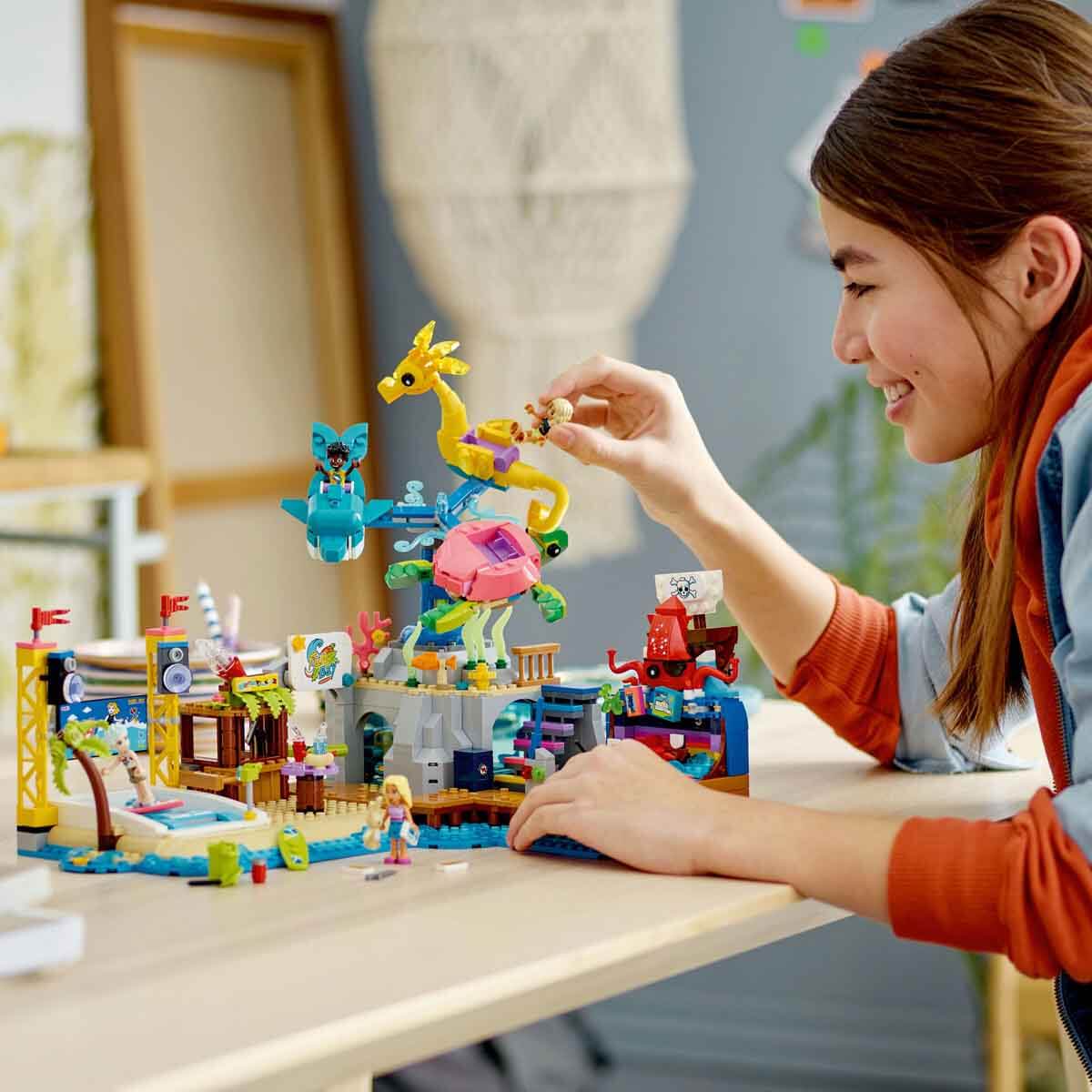 undefined - 6413c_LEGO_Friends_Plaj_Lunaparki_41737.jpg