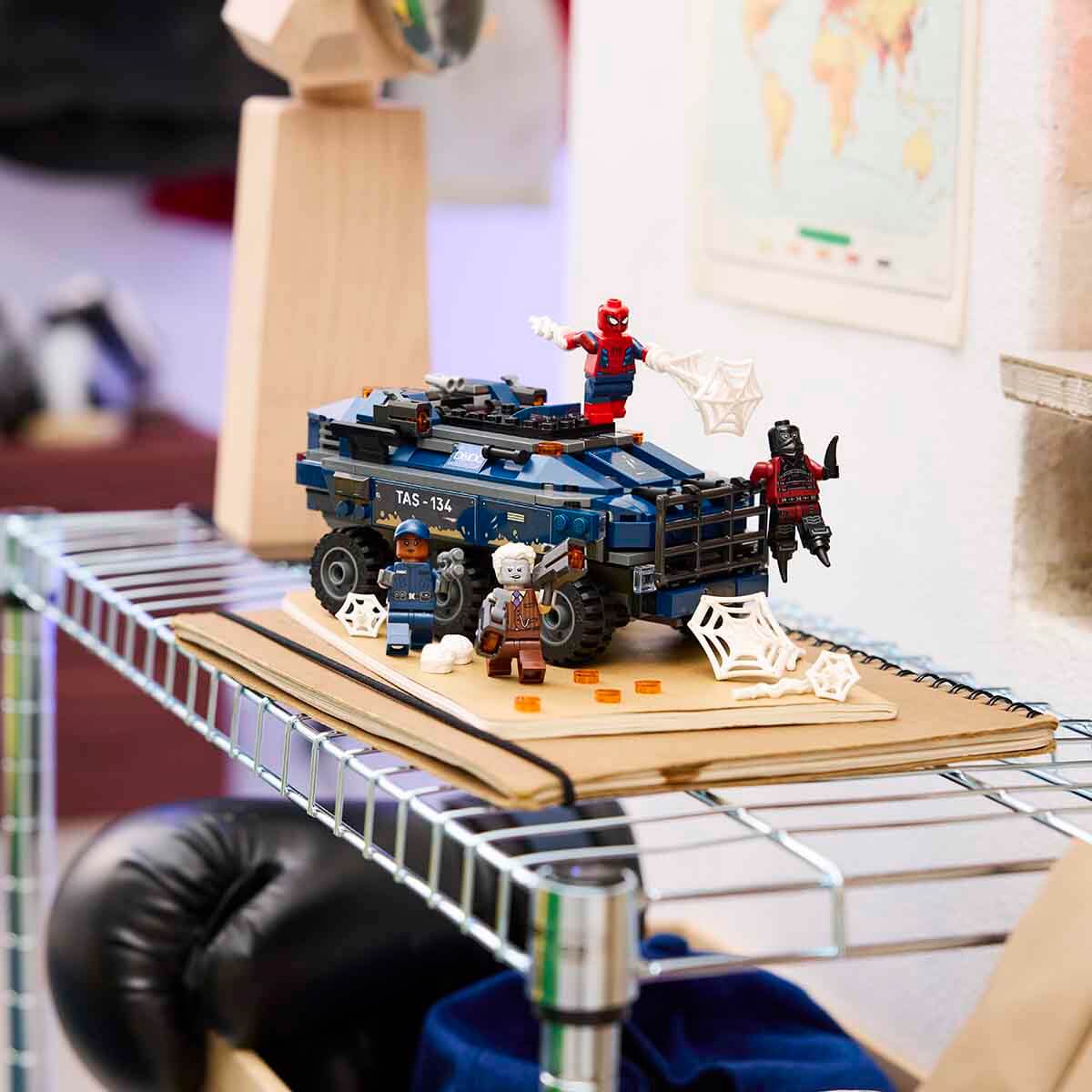 undefined - 64171_LEGO____Marvel_Orumcek_Adam_Hapishane_Nakliye_Arac.jpg