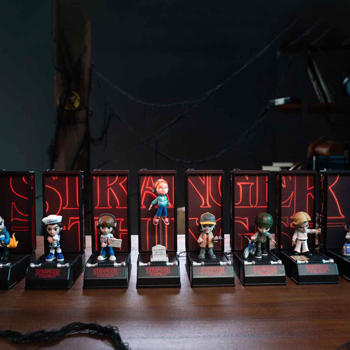 undefined - 65926_Stranger_Things_Walkie_Talkie_Kapsul_Surpriz_Figur.jpg