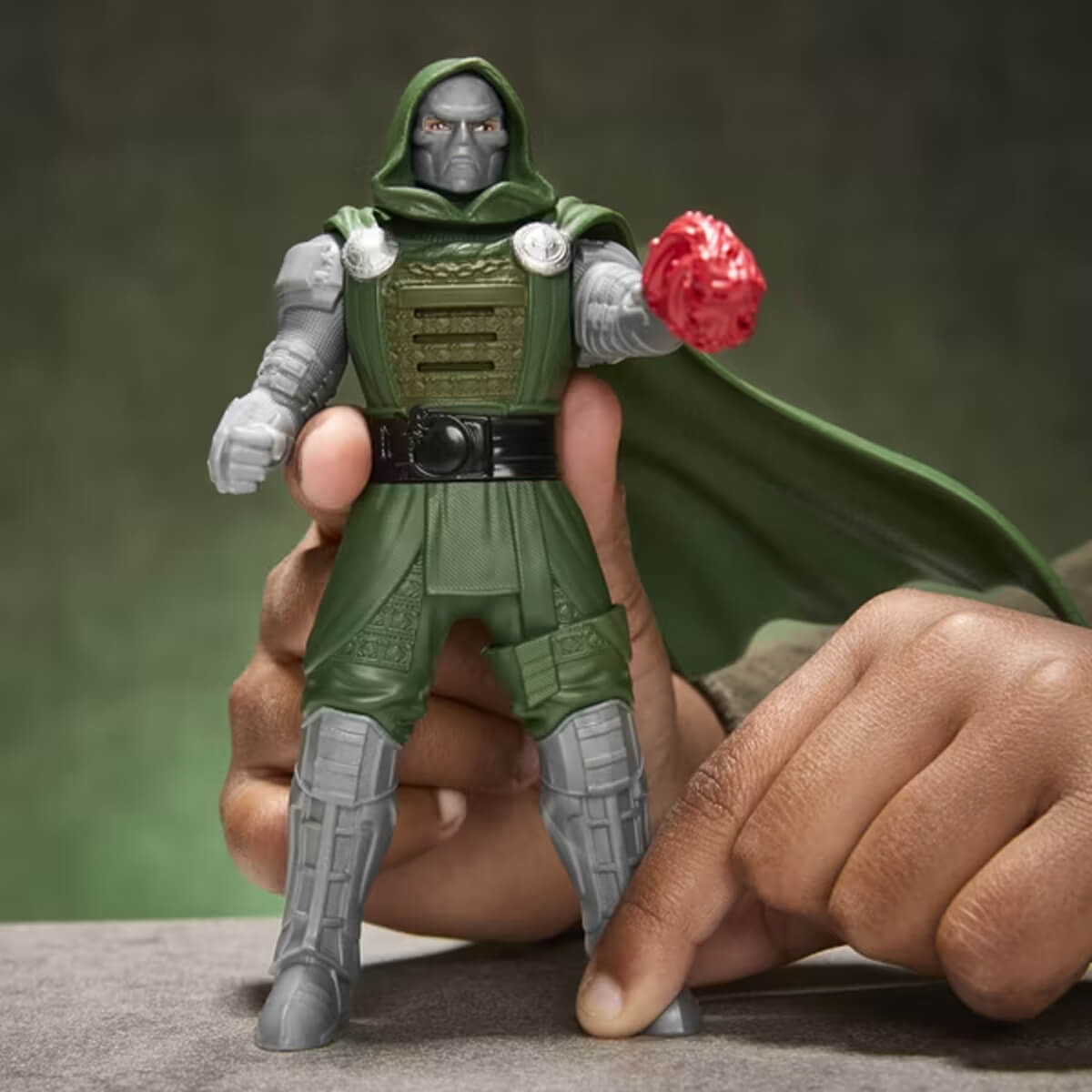 undefined - 66d7b_Sesli_Marvel_Avengers_Doomsday_Doctor_Doom_Figuru.jpg