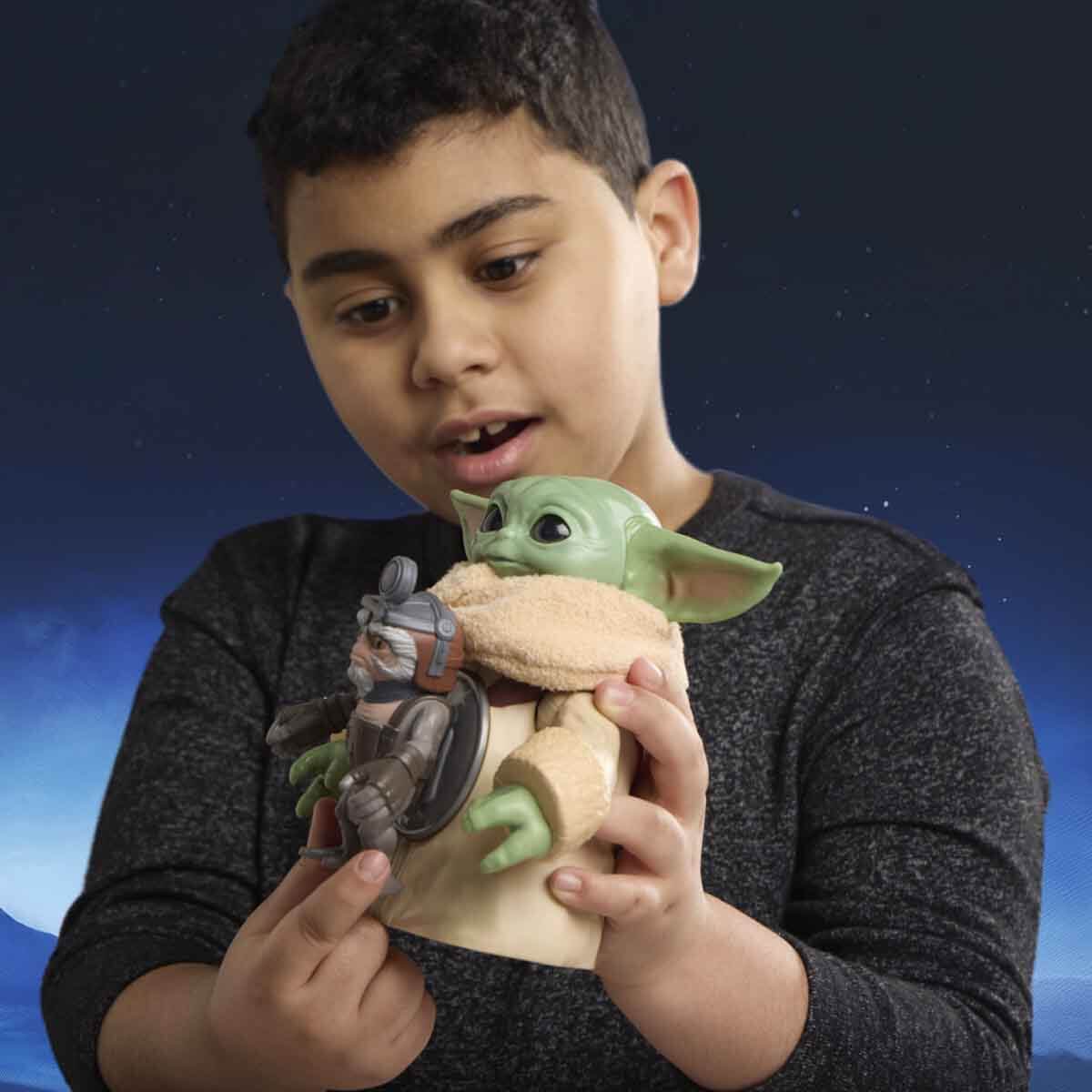 undefined - 67846_Sesli_Star_Wars_Huggin_Grogu_Figur.jpg