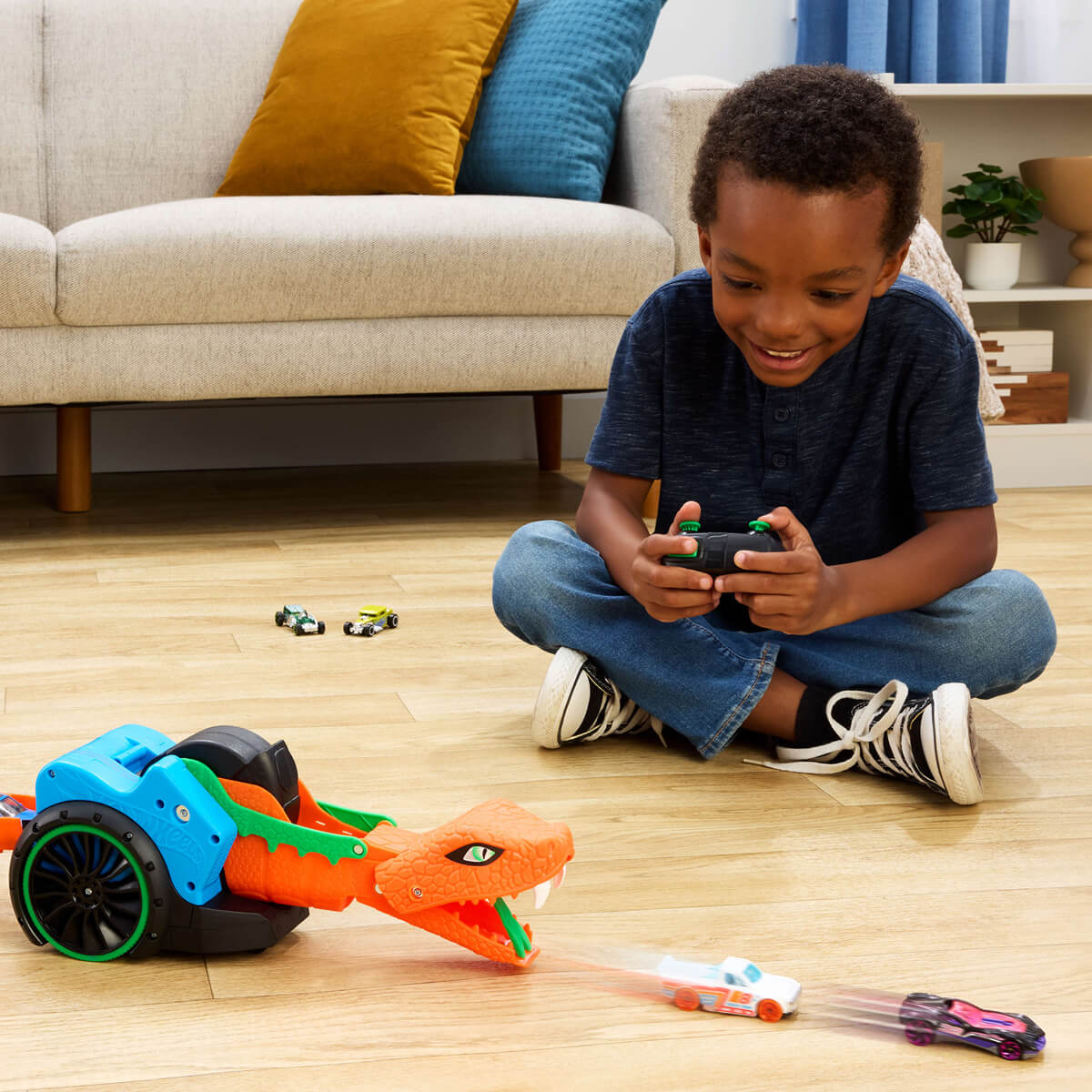 undefined - 687ab_Hot_Wheels_Lets_Race_Uzaktan_Kumandali_Yilan_Mucad.jpg