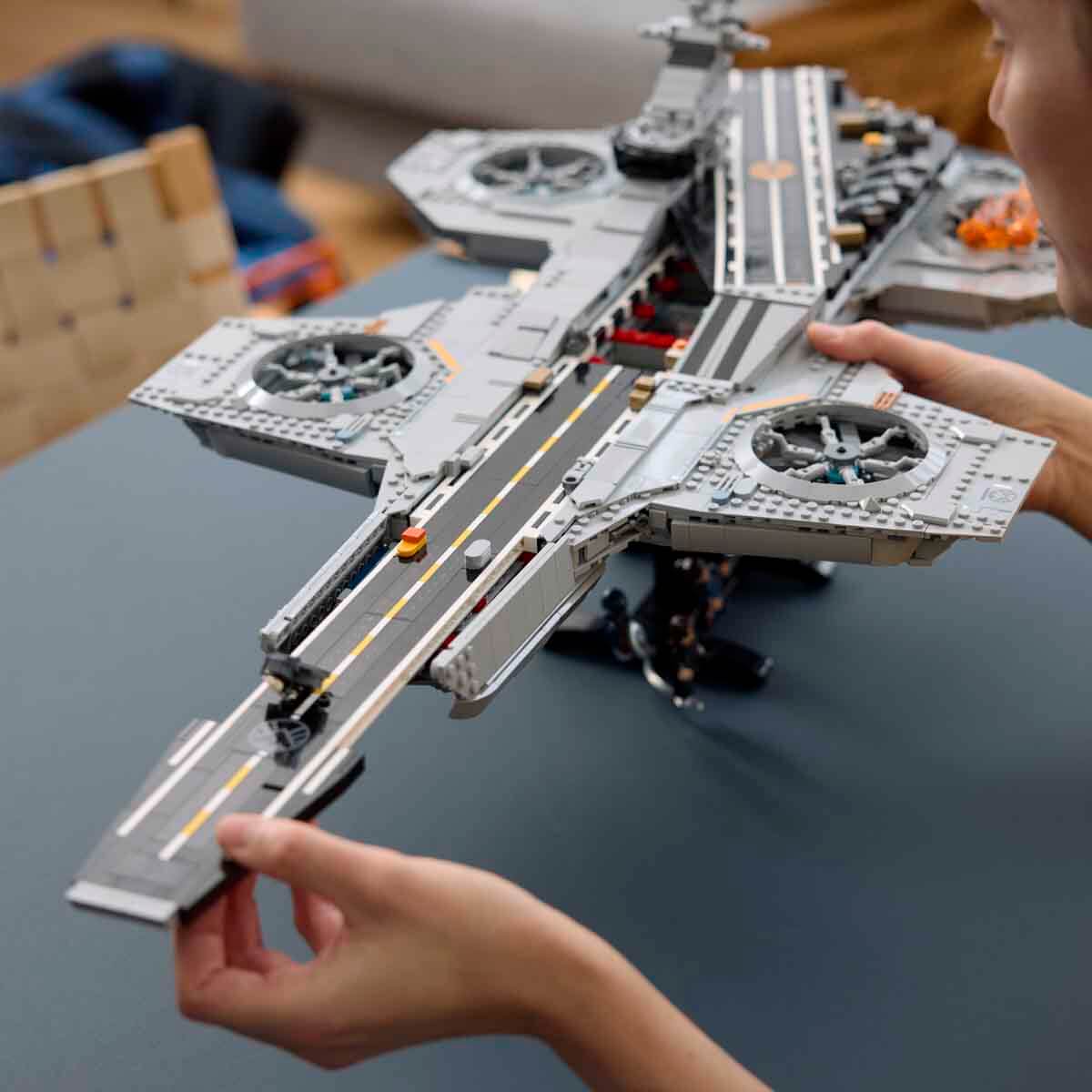 undefined - 6a03a_LEGO____Marvel_S.H.I.E.L.D._Helikoptasir_76354_.jpg
