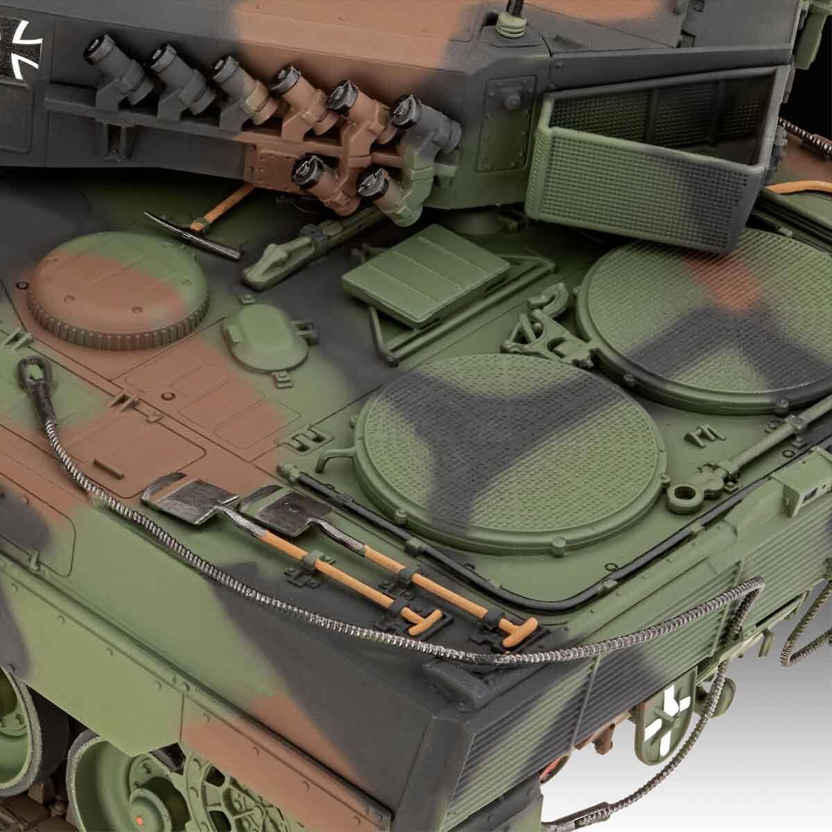 undefined - 6b7bd_Revell_135_Leopard_2A6M_VSO03342.jpg