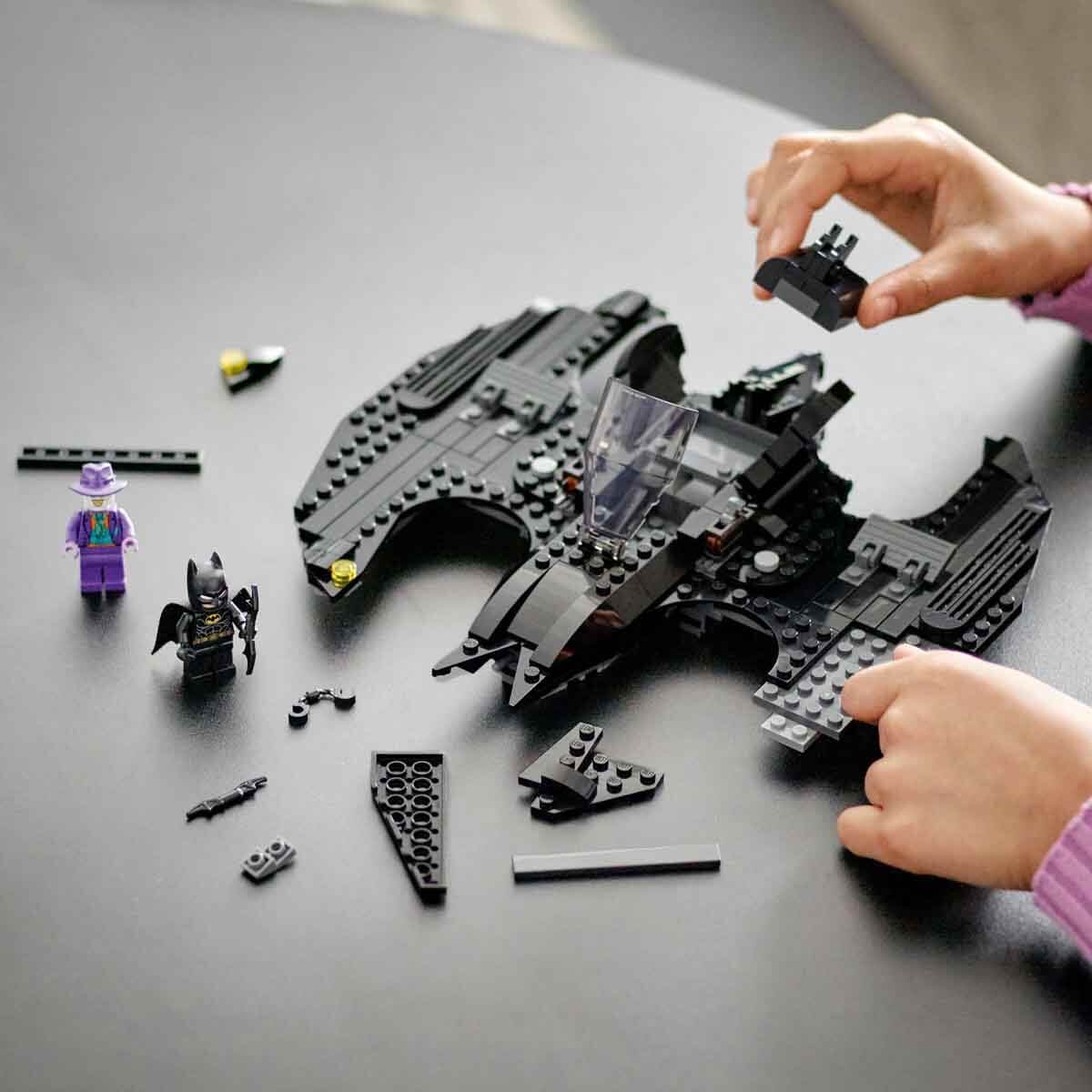 undefined - 6cfd6_LEGO_DC_Batwing__Batman_Joker_e_Karsi_76265.jpg