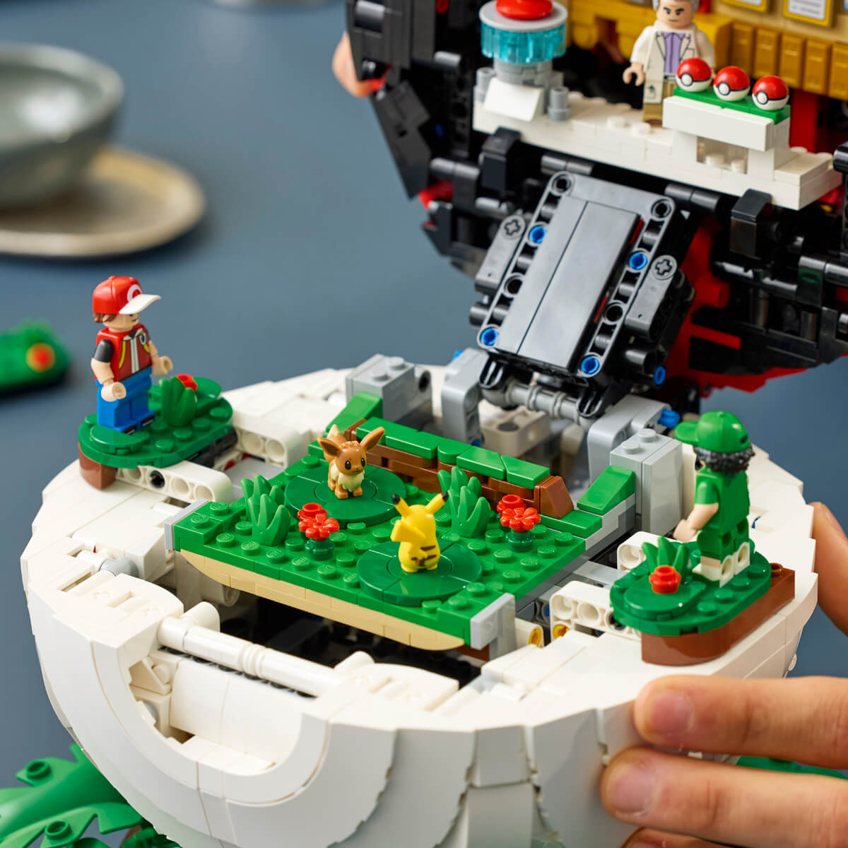 undefined - 6e4f2_LEGO_Pokemon_Ikonik_Egitmen_Anlari_Poke_Topu_72154.jpg