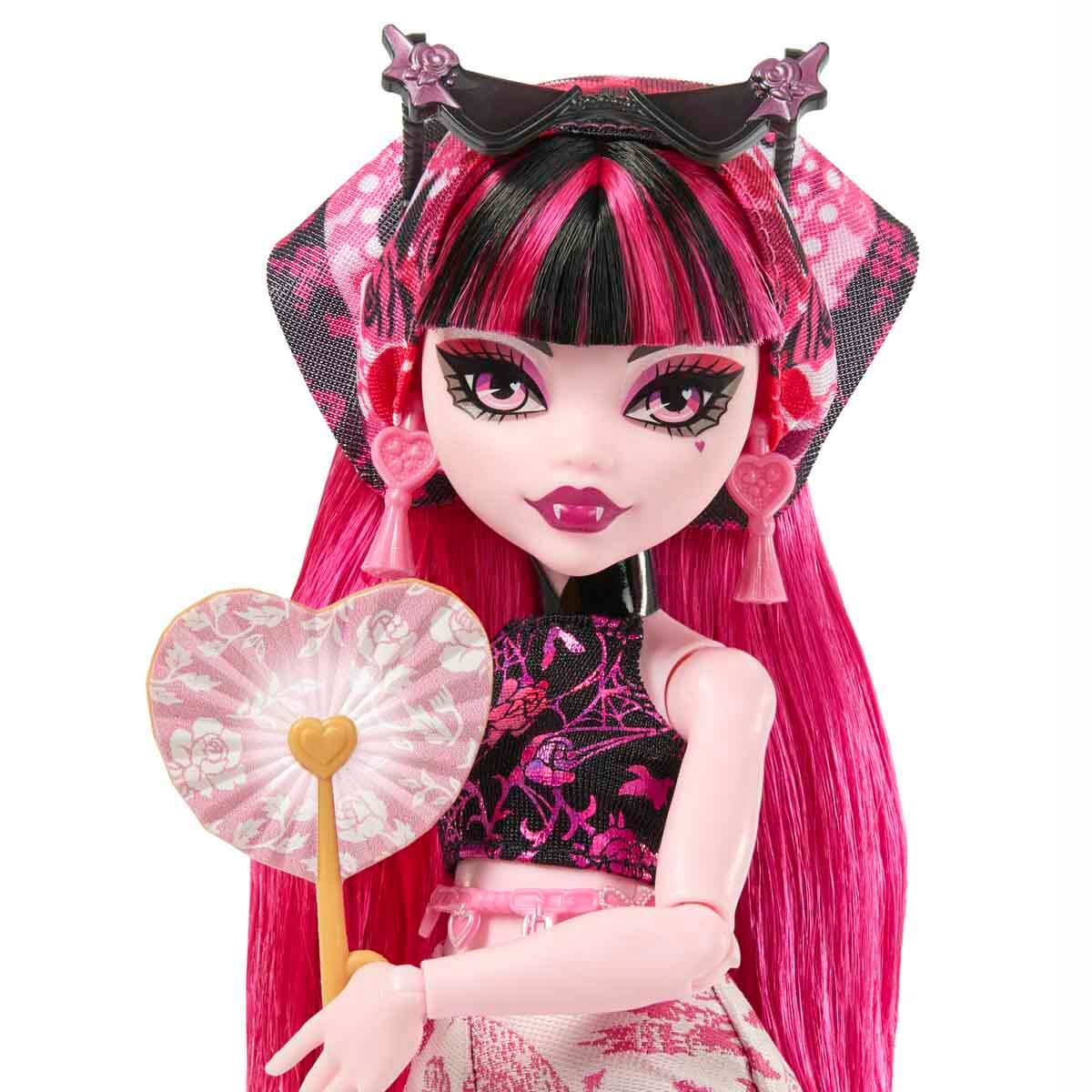 undefined - 6eb0f_Monster_High_Gizemli_Arkadaslar_Tatil_Bebegi_JDR49.jpg