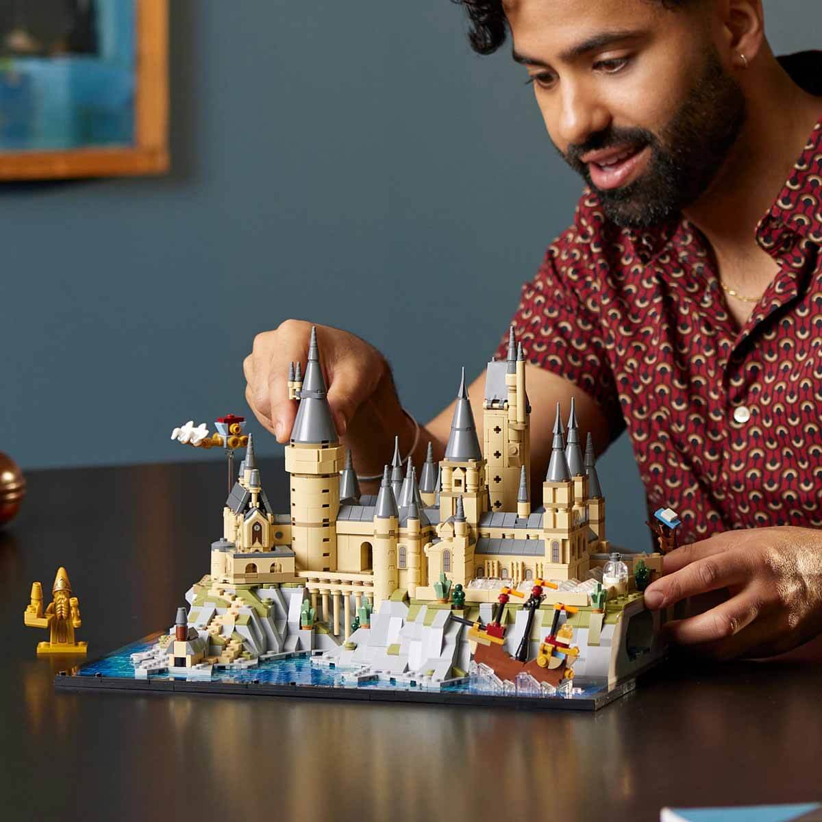 undefined - 6fbd3_LEGO_Harry_Potter_Hogwarts_Satosu_ve_Bahcesi_76419.jpg