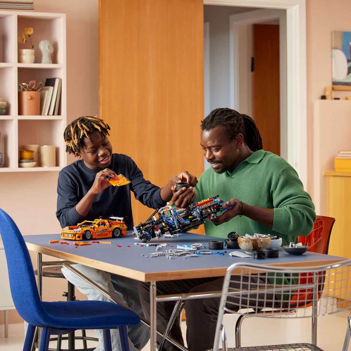 undefined - 720d1_LEGO_Technic_Daha_Hizli_Daha_Ofkeli_Nissan_Skyline.jpg
