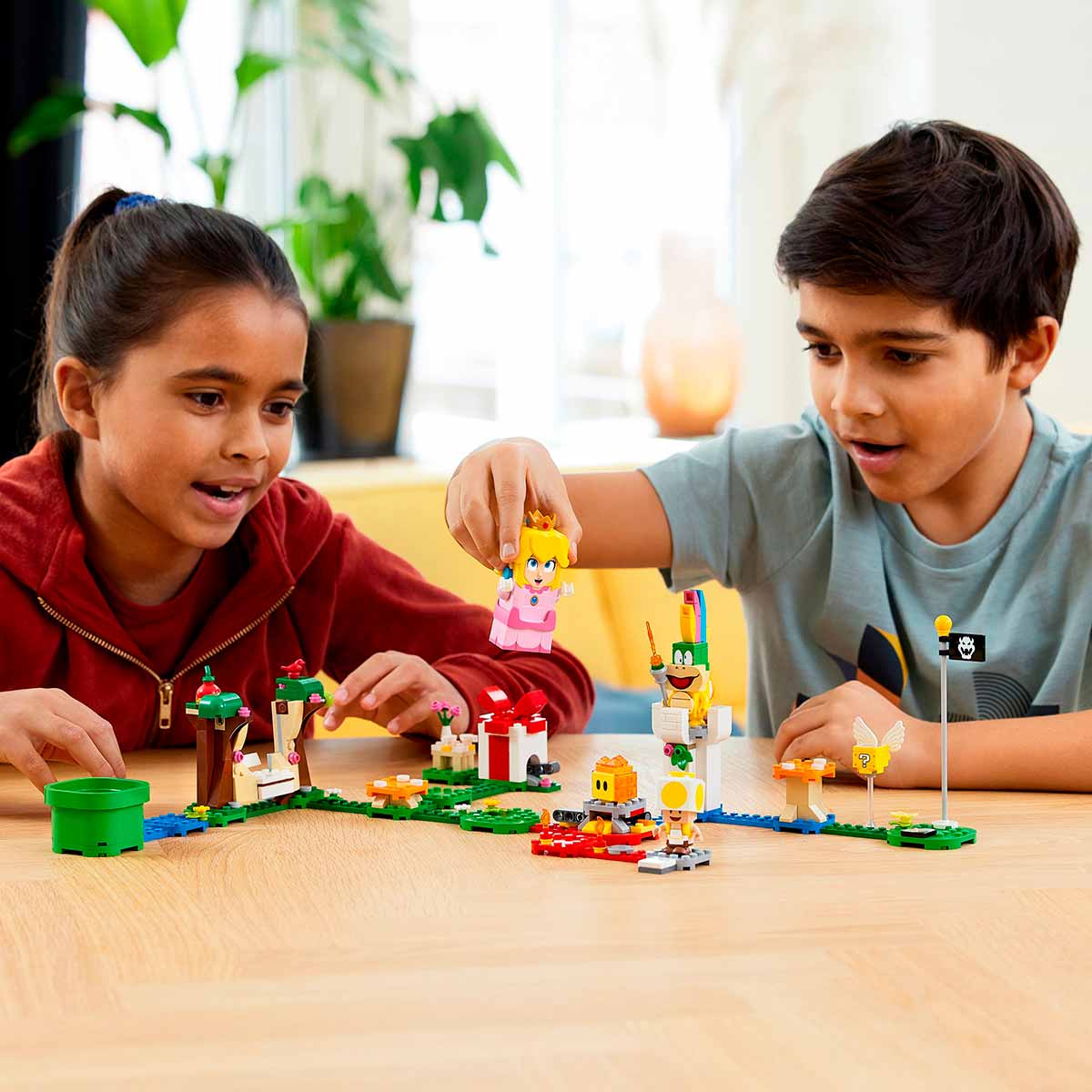 undefined - 72774_LEGO_Super_Mario_Peach_ile_Maceraya_Baslangic_Seti.jpg