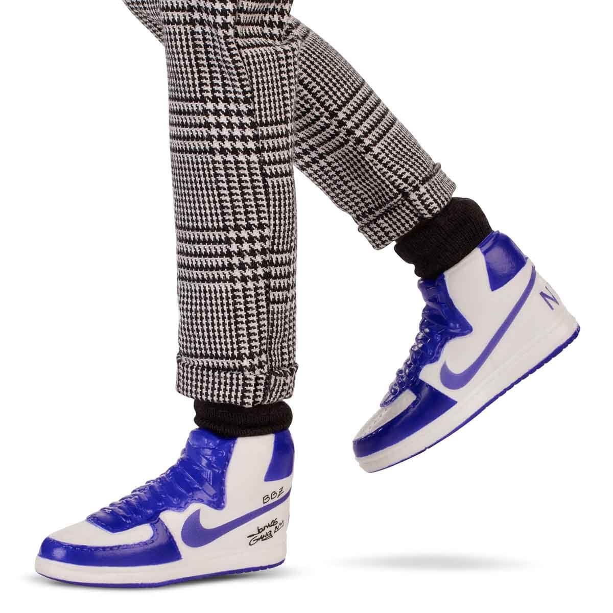 undefined - 73ca9_Barbie_Signature_LeBron_James_Kenbassadors_Bebek_H.jpg
