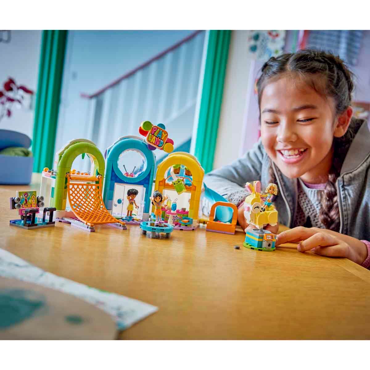 undefined - 73eff_LEGO_Friends_Eglenceli_Kapali_Oyun_Parki_42686_.jpg