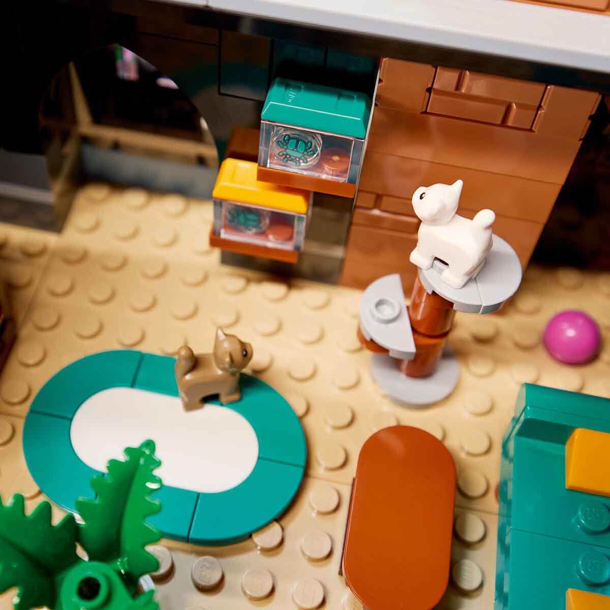 undefined - 77e26_LEGO_Icons_Tudor_Kosesi_10350.jpg