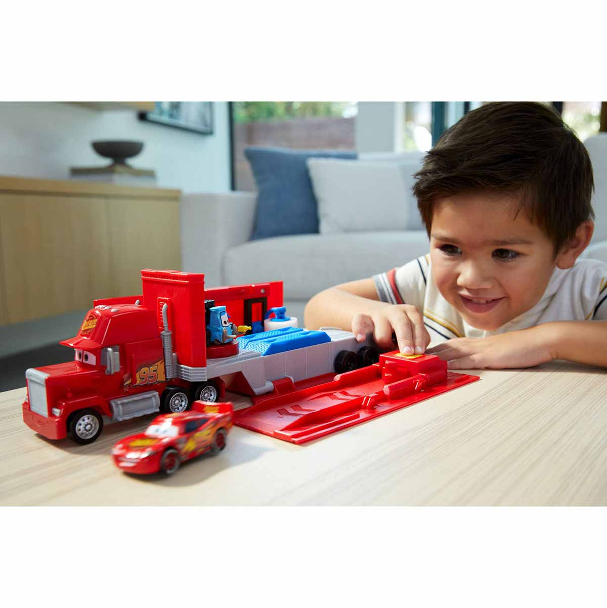 undefined - 7a710_Disney_Pixar_Cars_Donusturulebilir_Mack_Oyun_Seti_.jpg