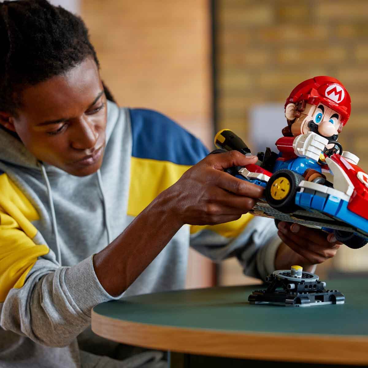 undefined - 7aa7c_LEGO_Super_Mario_Mario_Kart_Mario_ve_Standard_Kart.jpg