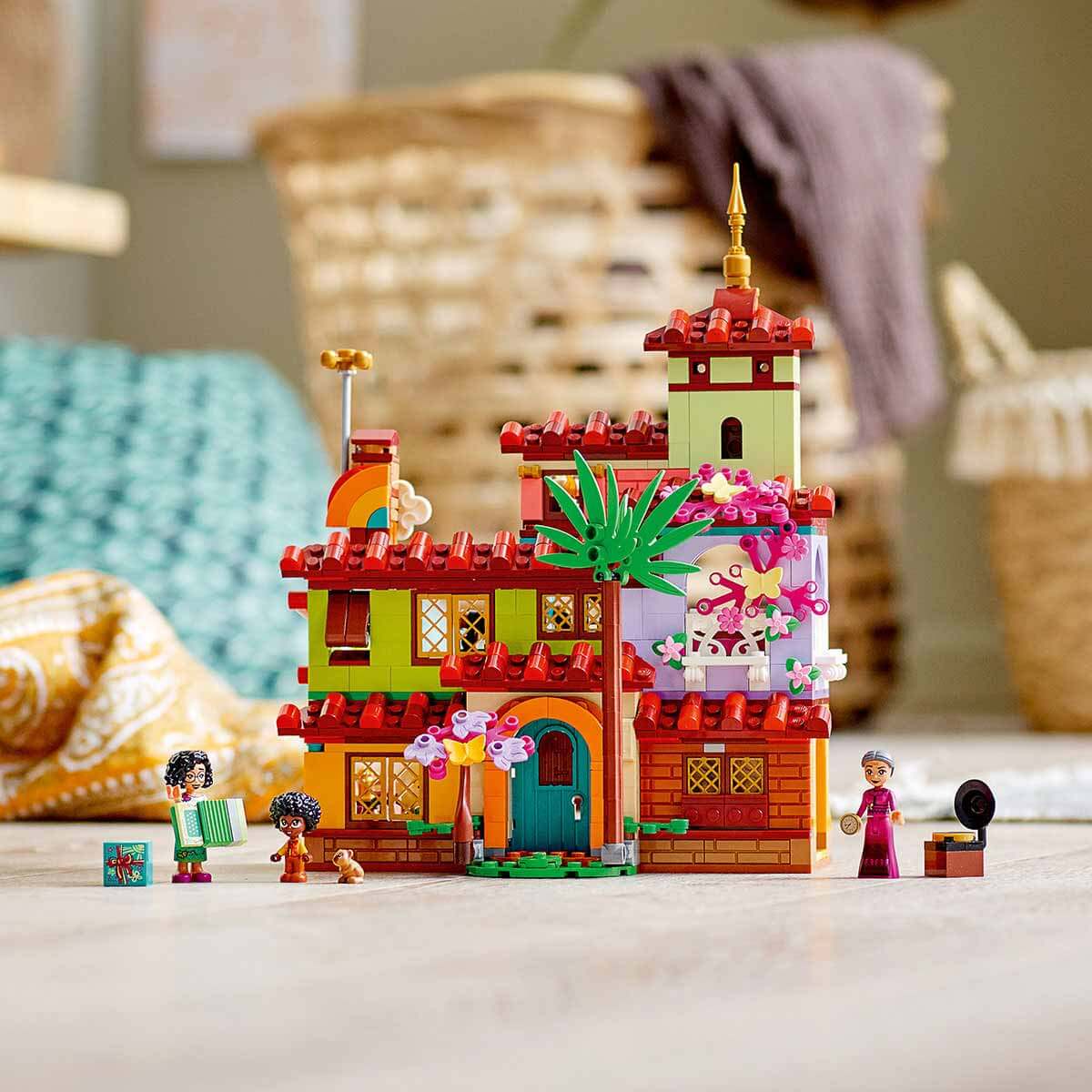 undefined - 7c620_LEGO_Disney_Madrigal_Evi_43202.jpg