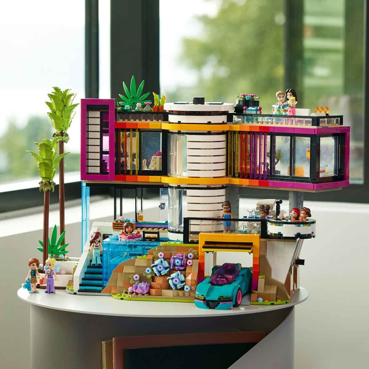 undefined - 7d470_LEGO_Friends_Andreanin_Modern_Kosku_42639_.jpg