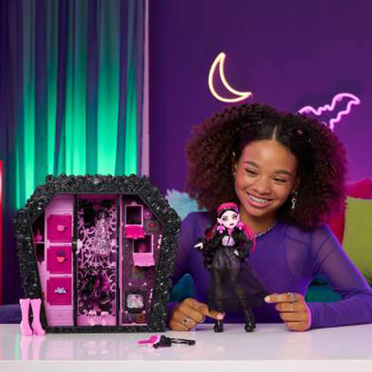 undefined - 7d769_Monster_High_Muhtesem_Gardirop_Draculaura_Bebek_ve.jpg
