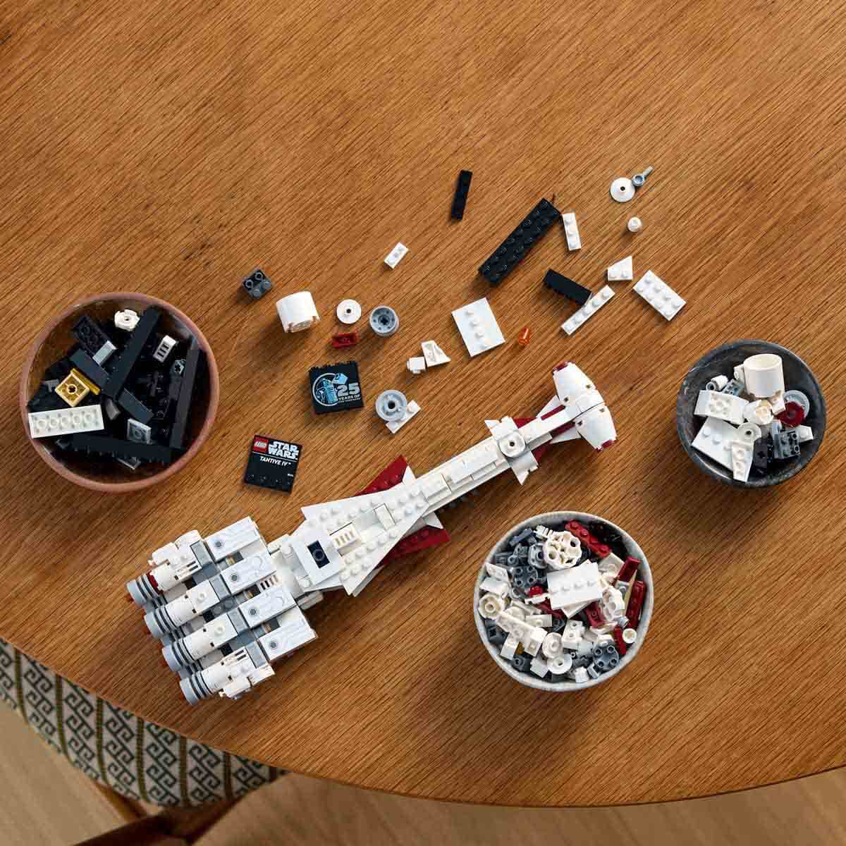 undefined - 7dace_LEGO_Star_Wars_Tantive_IV_75376_.jpg