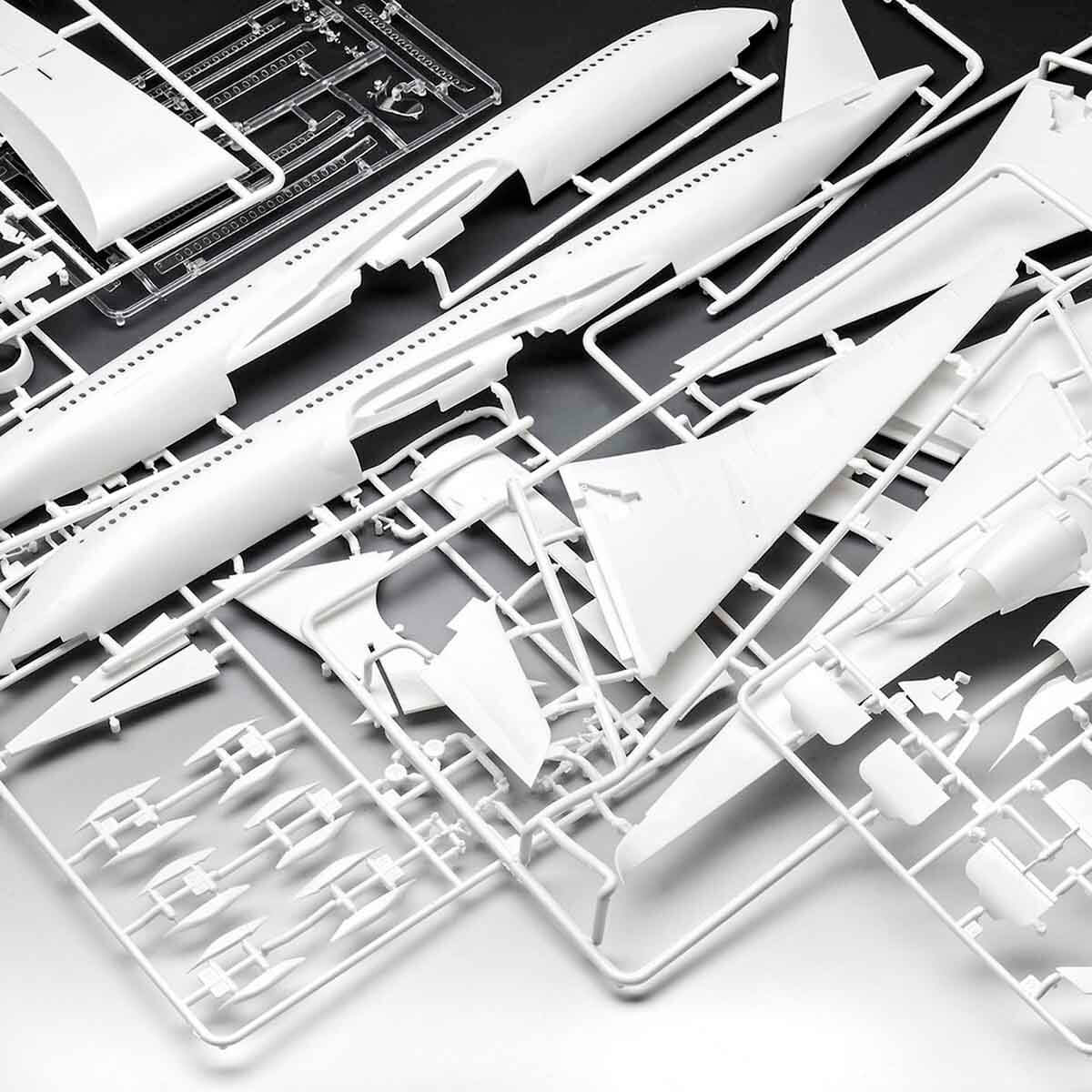 undefined - 7f40e_Revell_1_144_Airbus_A350_900_VSU03773.jpg
