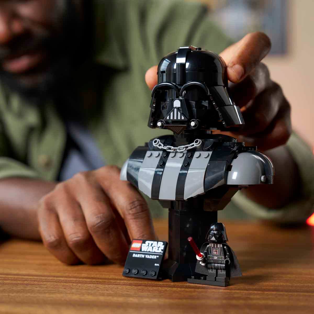 undefined - 82da4_LEGO_Star_Wars_Darth_Vader_Bustu_75439.jpg
