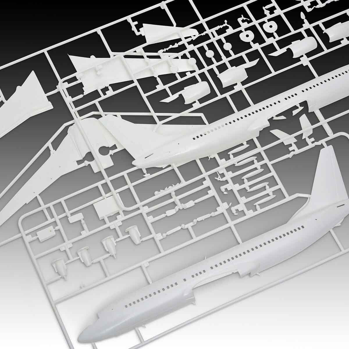 undefined - 83438_Revell_1_144_Boeing_737_800_VSU03772.jpg