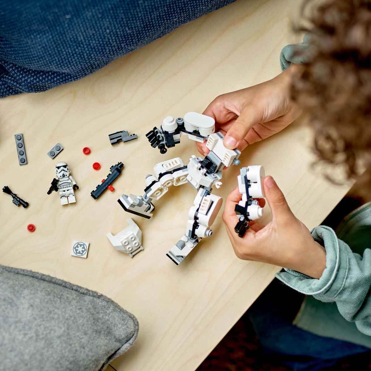undefined - 83871_LEGO_Star_Wars_Stormtrooper_Robotu_75370.jpg
