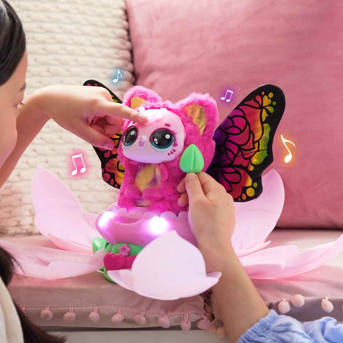 undefined - 85173_Sesli_ve_Isikli_Hatchimals_Bloomables_Kittyfly_Int.jpg