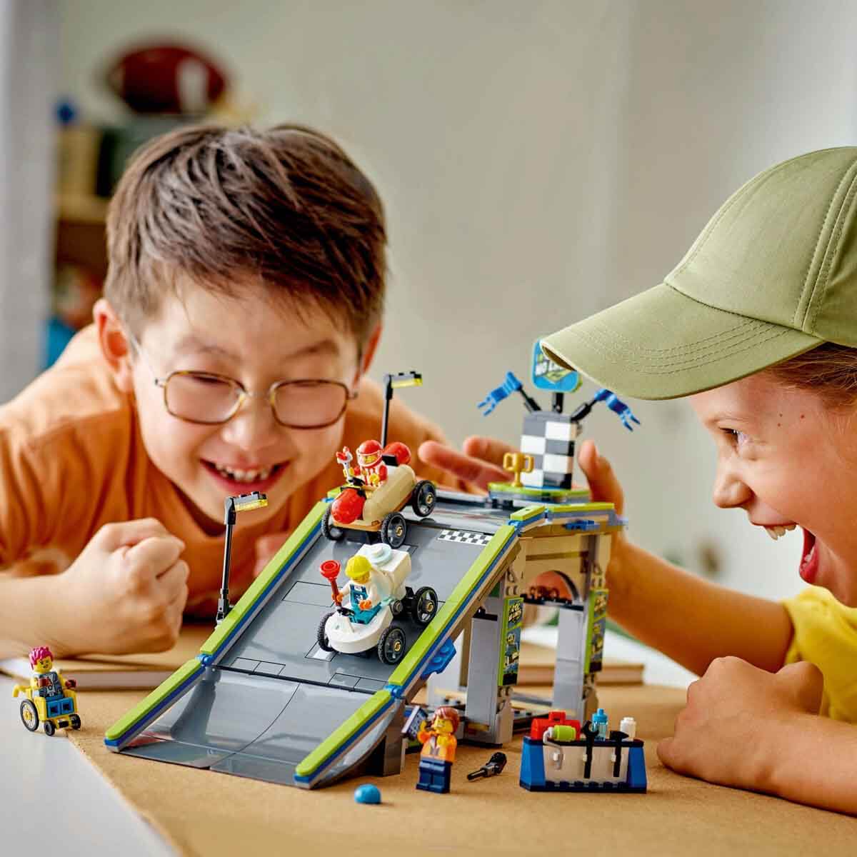undefined - 85650_LEGO_City_Senin_Kurallarin_Yaris_Arabasi_Rampa_Par.jpg