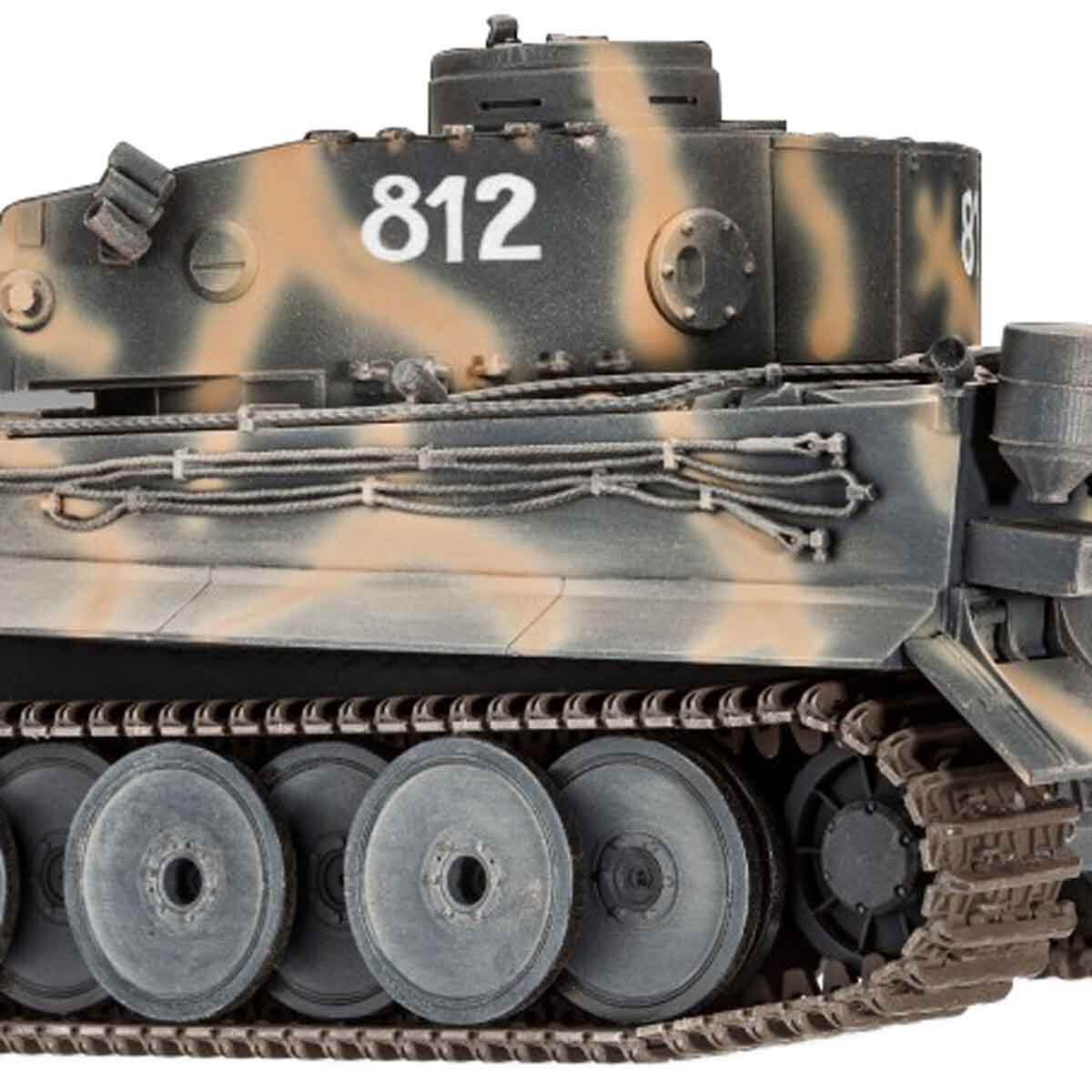 undefined - 869eb_Revell_1_35_75_Yil_Tiger_VG05790.jpg