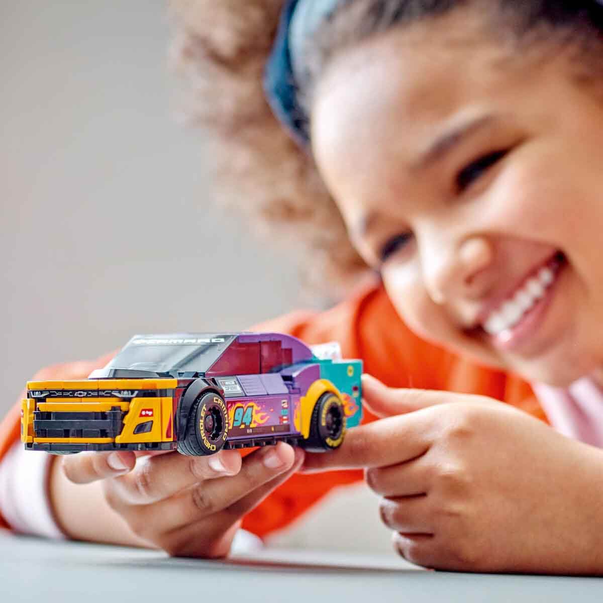undefined - 87376_LEGO_Speed_Champions_NASCAR_Next_Gen_Chevrolet_Cam.jpg