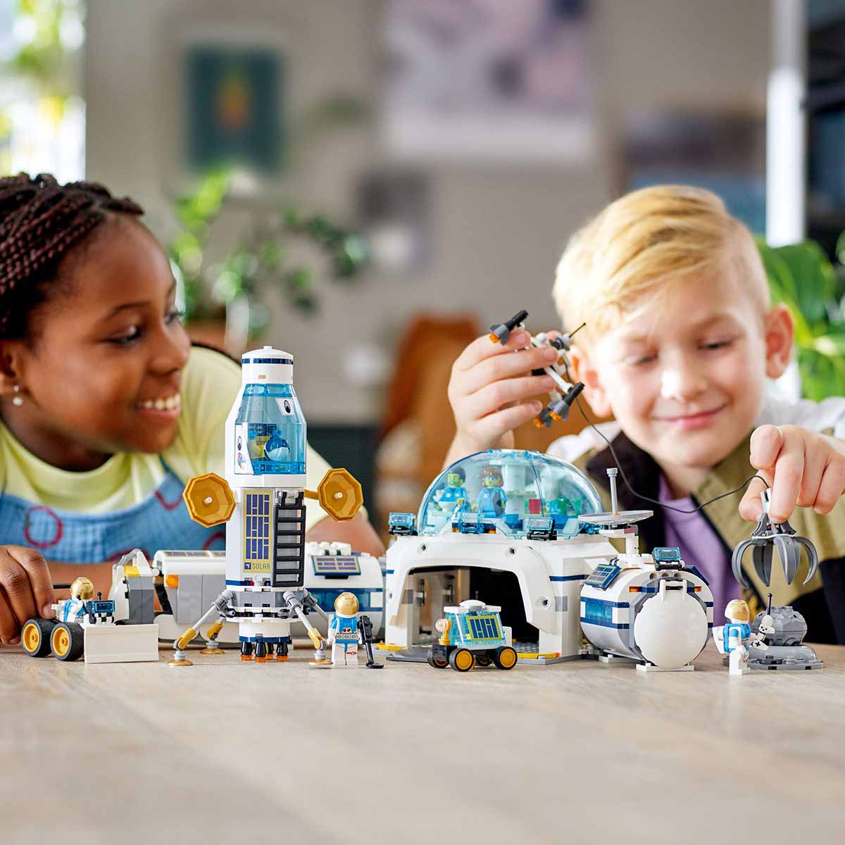 undefined - 88079_LEGO_City_Ay_Arastirma_Ussu_60350.jpg