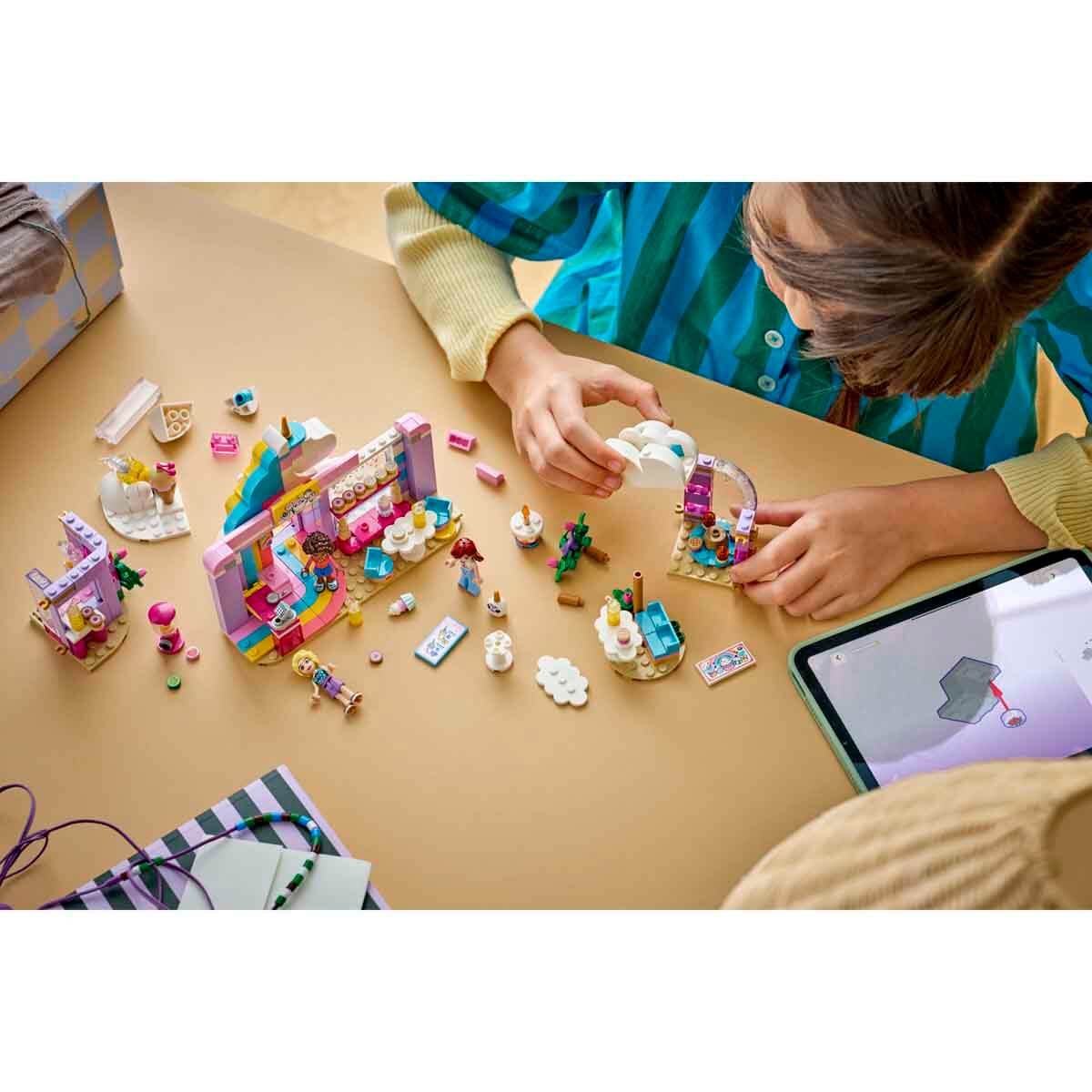undefined - 886cb_LEGO_Friends_Renkli_Dusler_Kafe_42684_.jpg