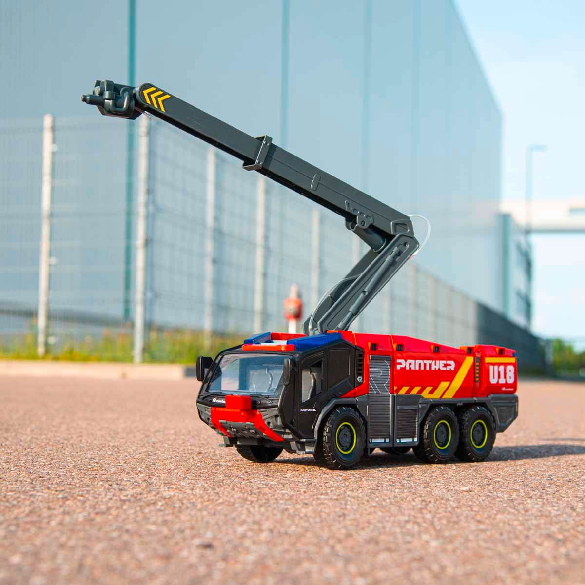 undefined - 8939a_Sesli_ve_Isikli_Rosenbauer_Panther_6x6_Uzaktan_Kum.jpg