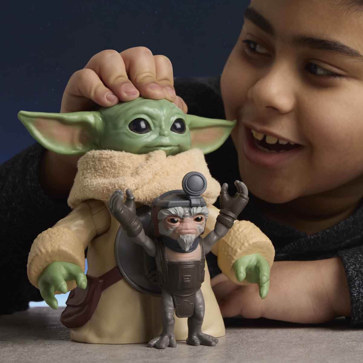 undefined - 89f14_Sesli_Star_Wars_Huggin_Grogu_Figur.jpg
