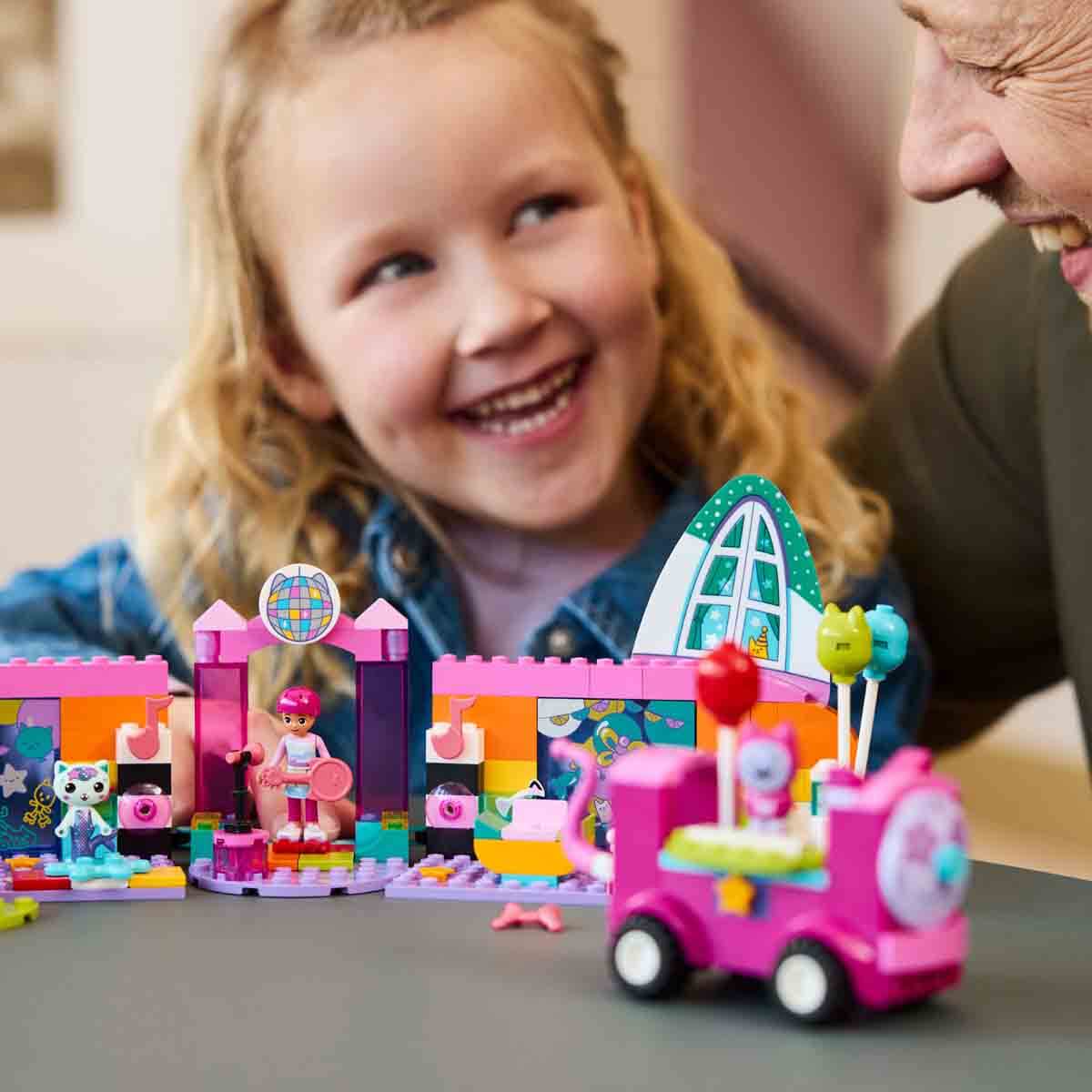 undefined - 8a618_LEGO_4_Gabbys_Dollhouse_Gabbynin_Parti_Odasi_10797.jpg