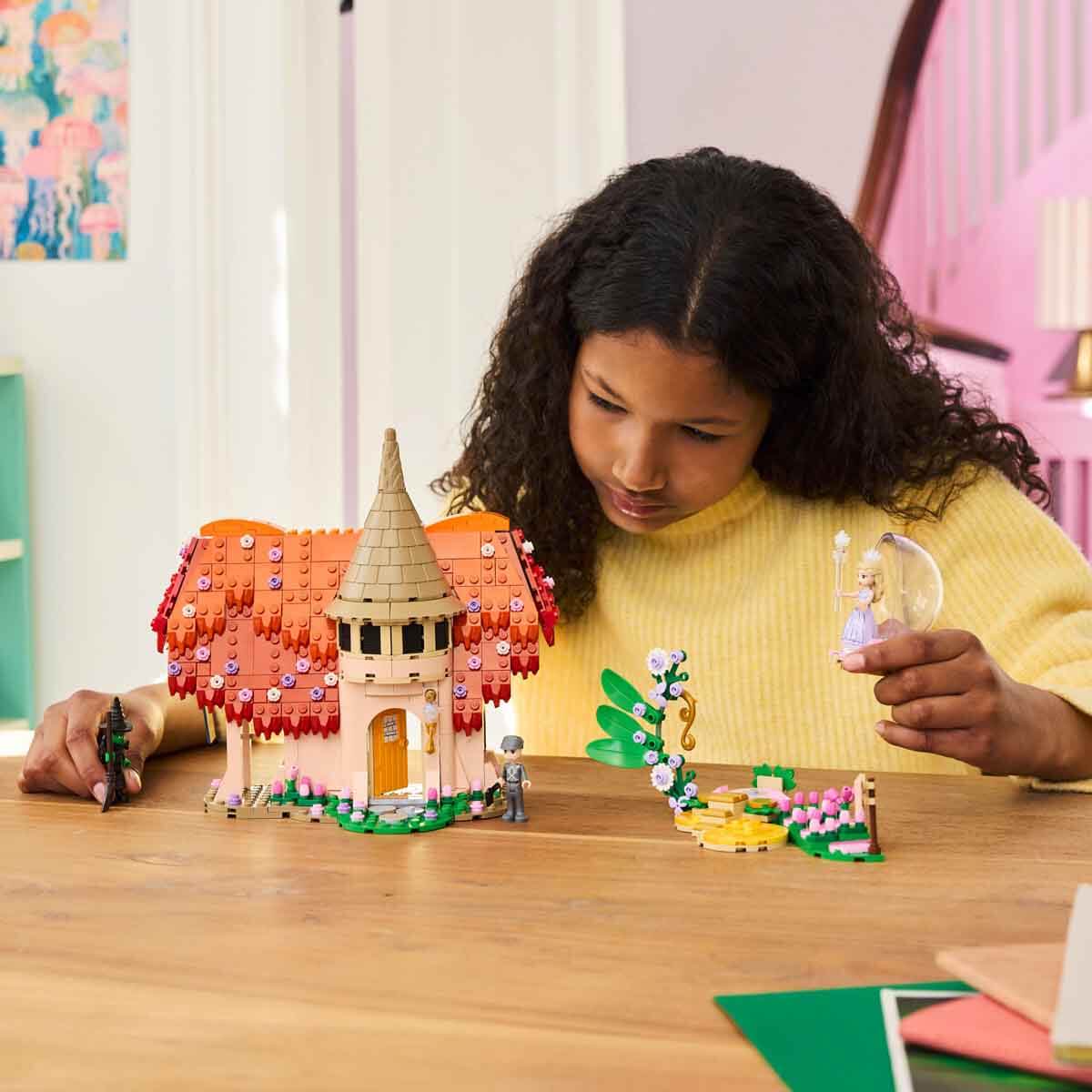 undefined - 8a9ec_LEGO_Wicked_Glinda_ve_Elphabanin_Munchkinland_Ziya.jpg